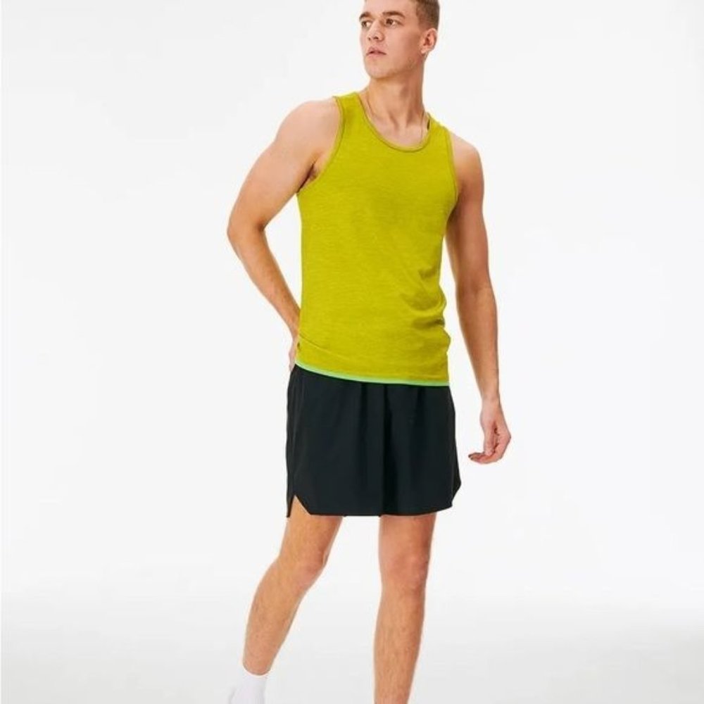 Outdoor Voices Mens Seamless Pique Tank Size medium Green Apple Workout guy runn